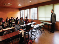 ��l�{�����e�B�A�����ł̍u�`