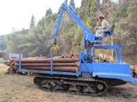 グラップルによる集材作業